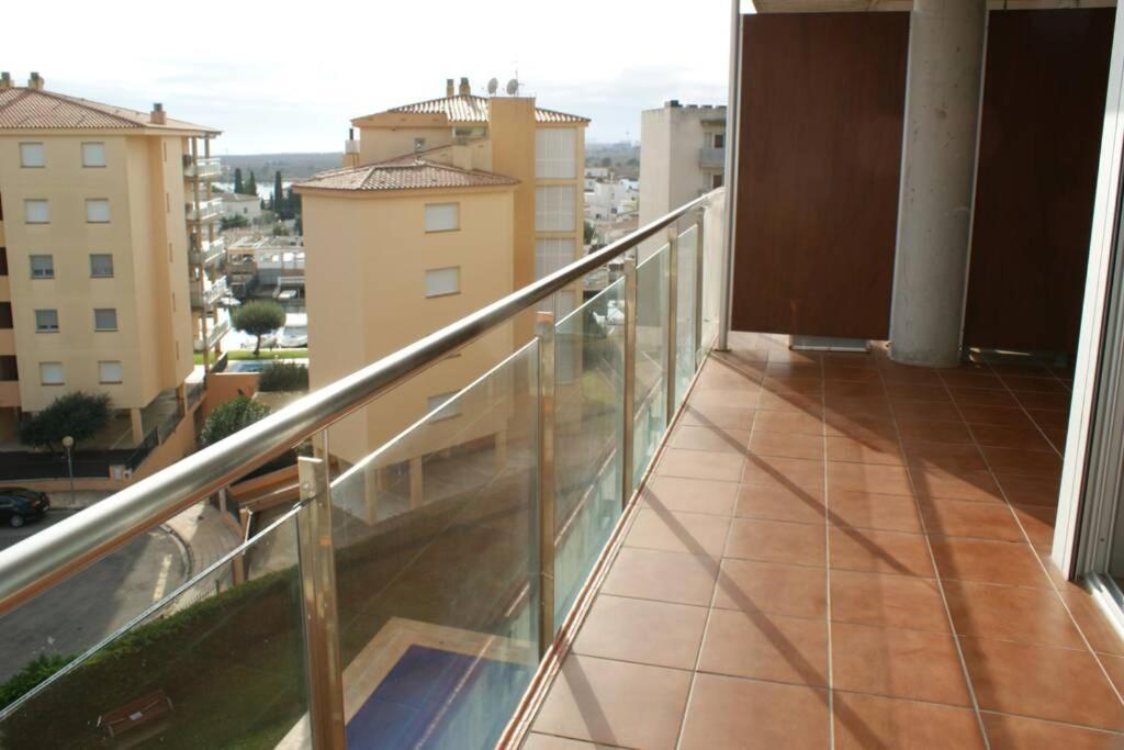 Apartamento En Roses Con Parking Y Piscina Daire Dış mekan fotoğraf