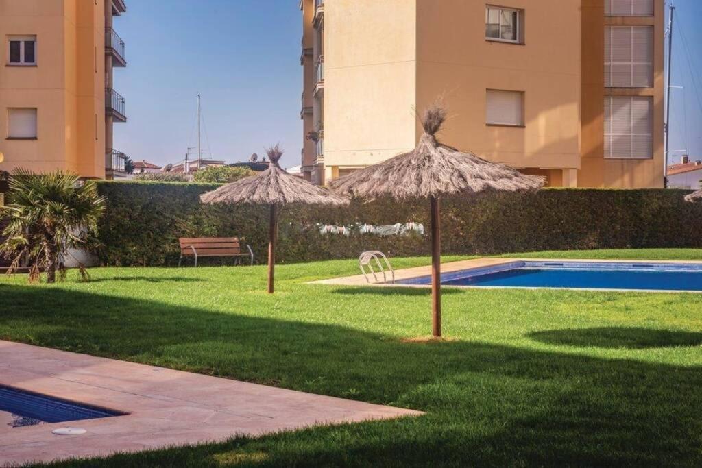 Apartamento En Roses Con Parking Y Piscina Daire Dış mekan fotoğraf