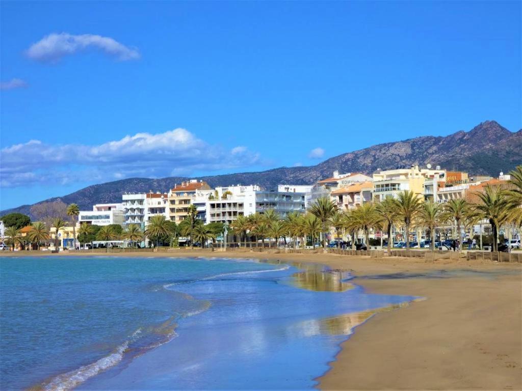 Apartamento En Roses Con Parking Y Piscina Daire Dış mekan fotoğraf